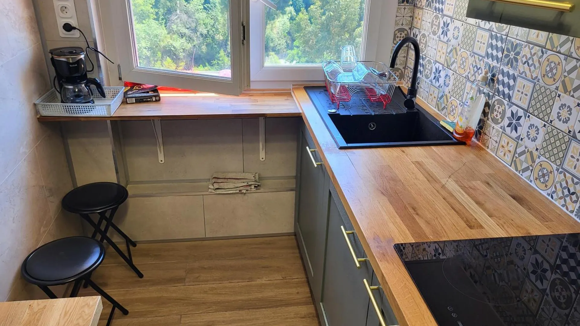 Private Room-1 In Hannana Apartment- 2 Min Walk To Tram 12 Min To Nice Train Station 15 Min To Massena Place