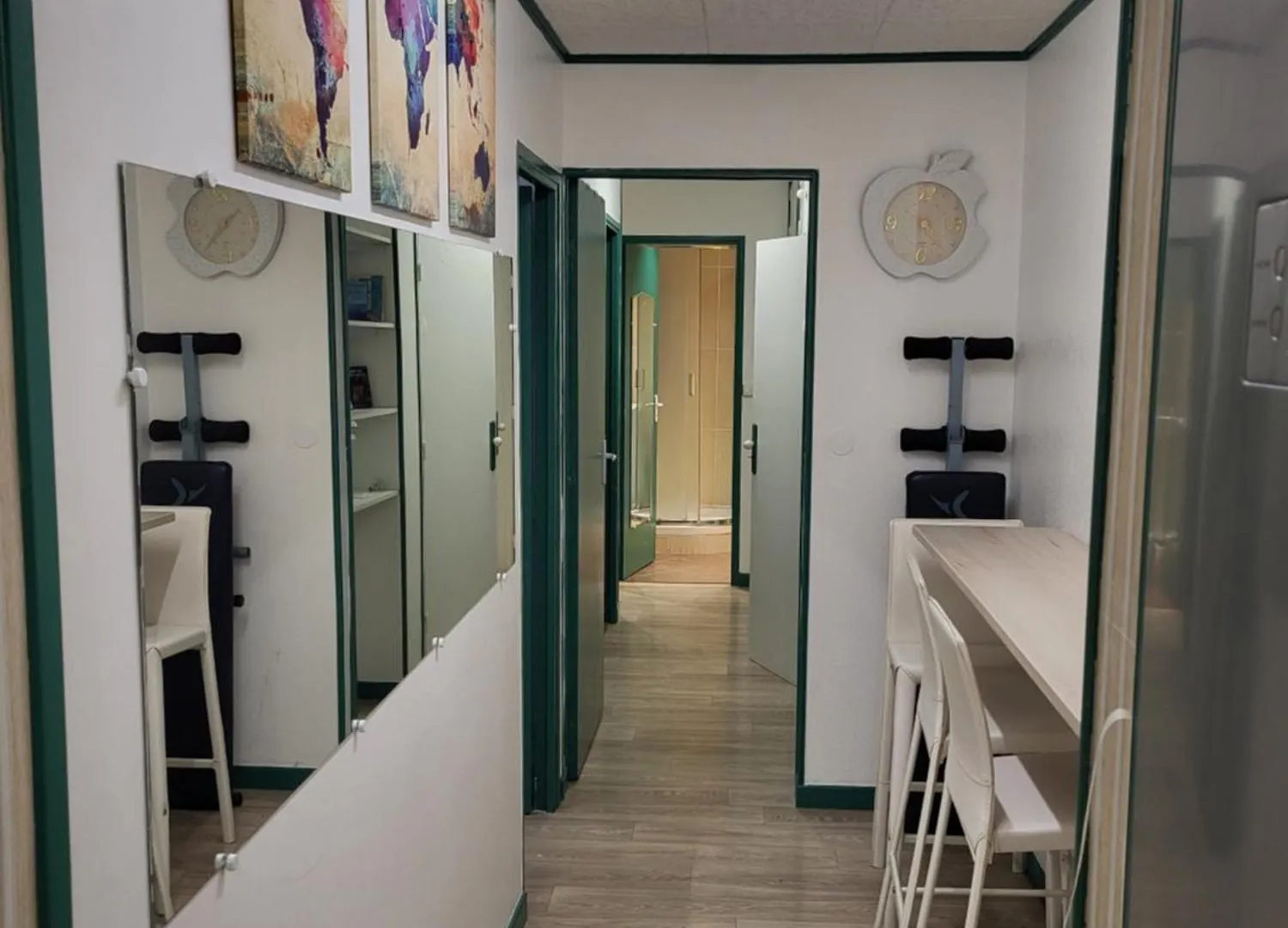 Private Room-1 In Hannana Apartment- 2 Min Walk To Tram 12 Min To Nice Train Station 15 Min To Massena Place Habitación en casa particular